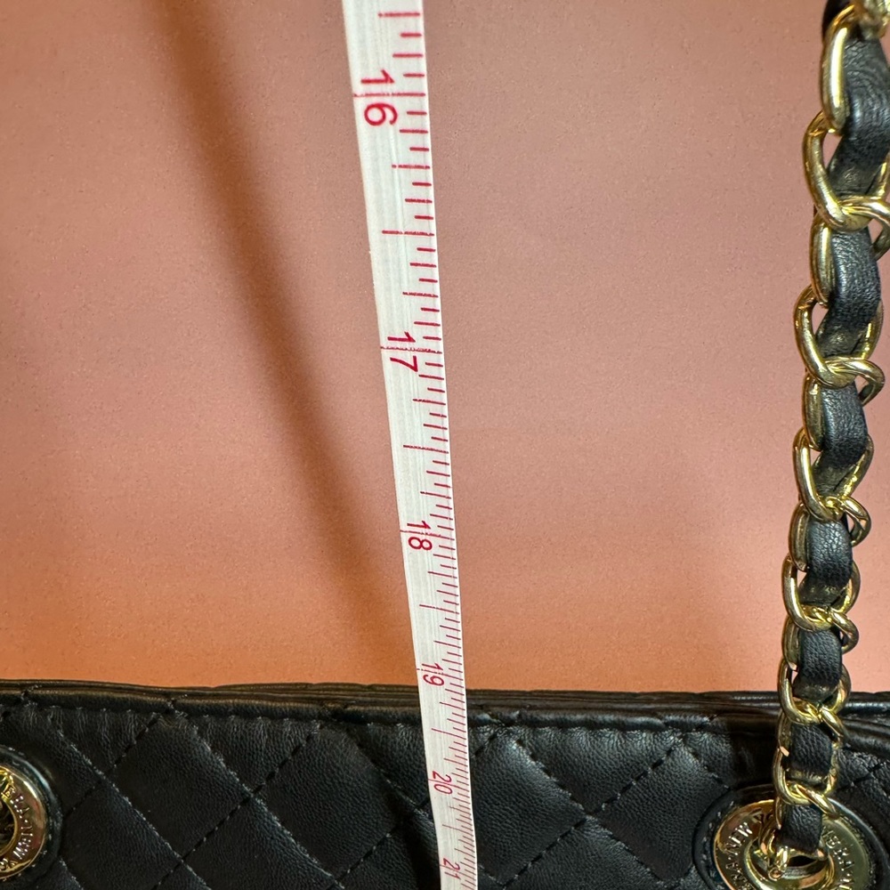 VERA NEW YORK Excellent used condition.  Two-way: shoulder or crossbody bag. - Picture 11 of 13